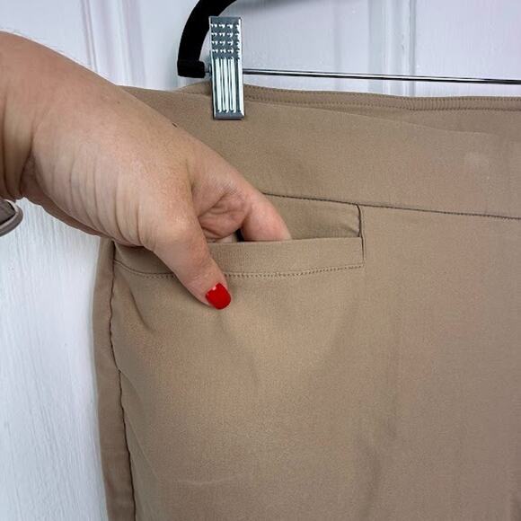Alfred Dunner Cropped Pants Womens 20W Tan Pull On Tummy Control Slimming NWT - Picture 2 of 8